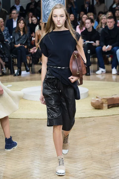 Look 19